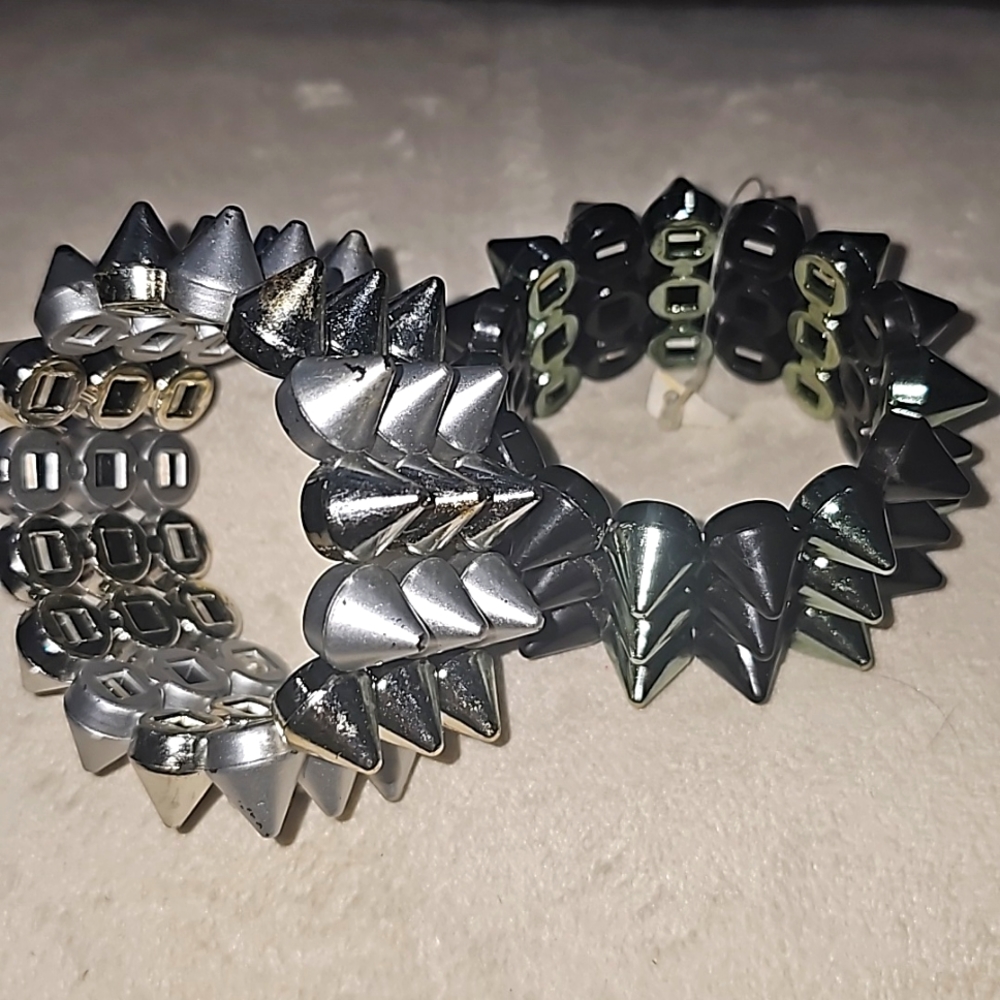 Spiked bracelets black and silver stretchable
